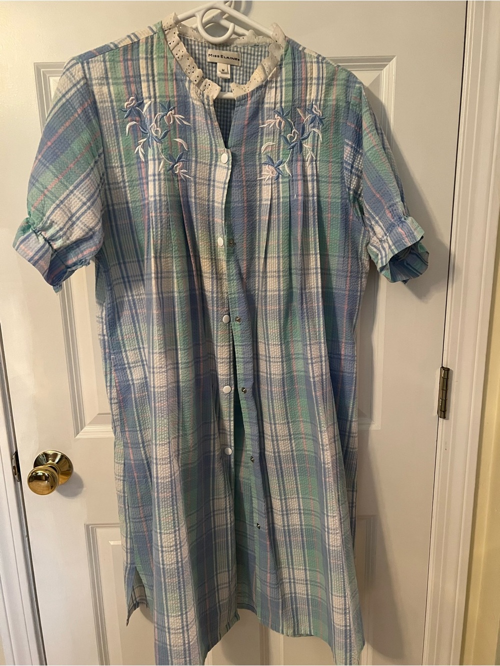 Miss Elaine seersucker snap duster bathrobe with Embroidery and puff sleeves